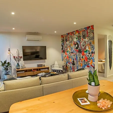 Funk In The City - Luxury Laneway Apartment With Single Garage
